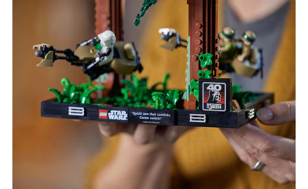 LEGO® Star Wars™ Endor™ Speeder Chase Diorama 75353