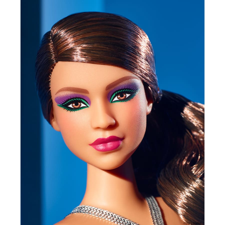 Barbie Signature Posable Barbie Looks Doll, Curvy HBX95